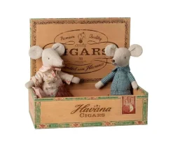 Abuelos Ratones en Caja de Puros
