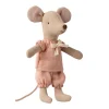 Hermana Pequeña Raton en Caja de Cerillas