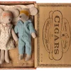 Mamá y Papá Ratón en Caja de Cigarros