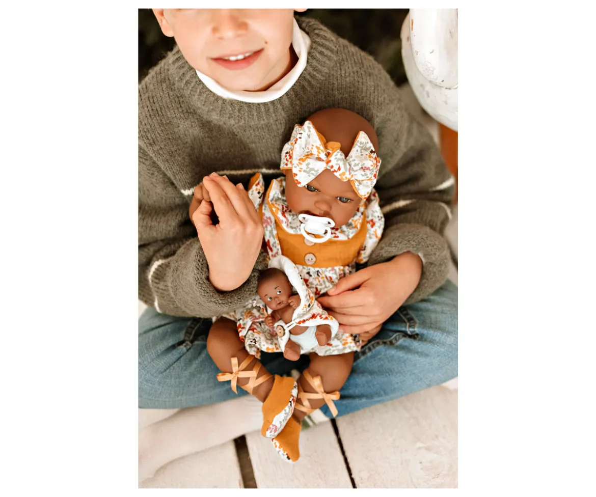 Muñeca Elegance Mies Mulato 45cm y Aran Mostaza
