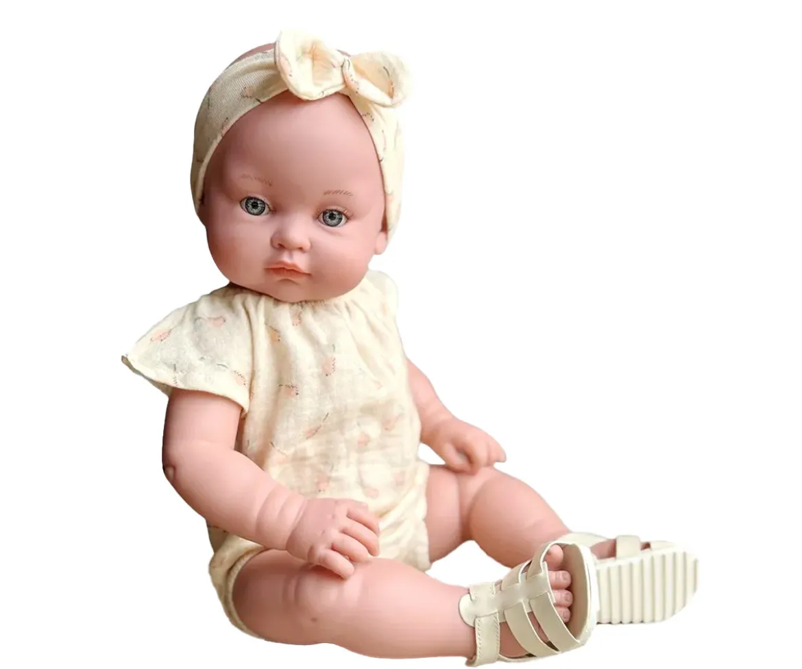 Muñeca Yaëlle Bambinis 47cm con Conjunto Clara
